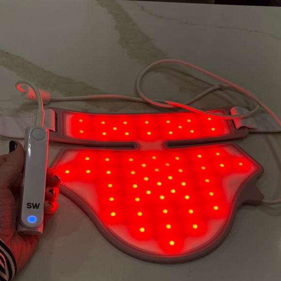 Solawave Pink LED Face Mask - Picture 3 of 5